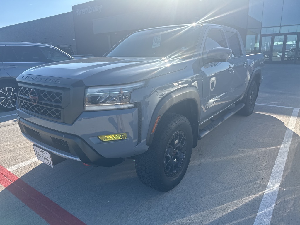 2022 Nissan Frontier PRO-X's photo