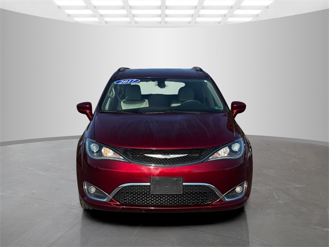 2017 Chrysler Pacifica Touring L photo 2