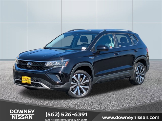 2024 Volkswagen Taos SE's photo