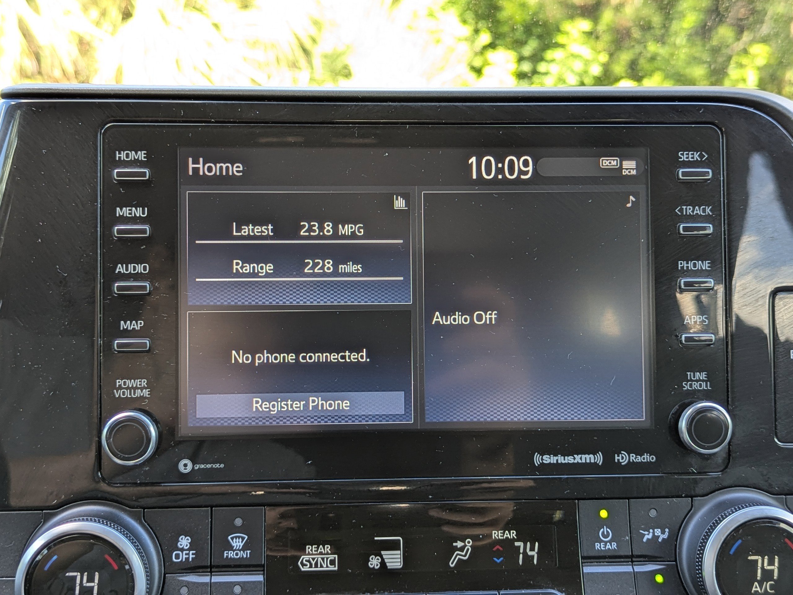 2022 Toyota Highlander LE photo 23