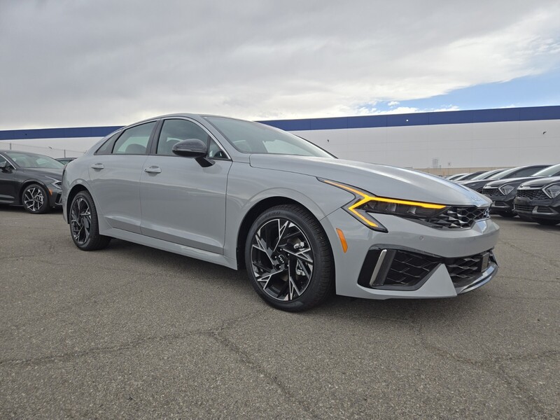 2025 Kia K5 GT-Line photo 2