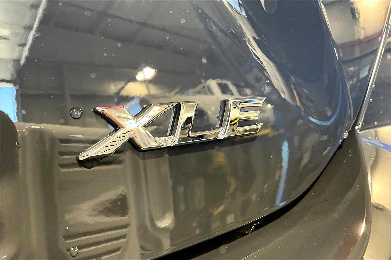 2025 Toyota Camry XLE photo 14