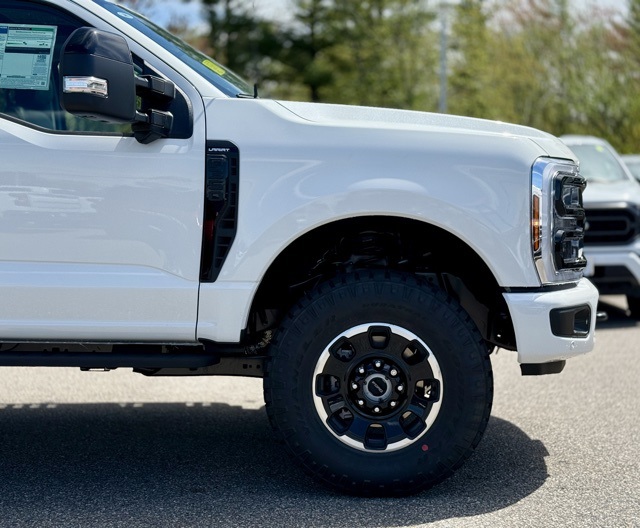 2025 Ford F-350 Lariat photo 2