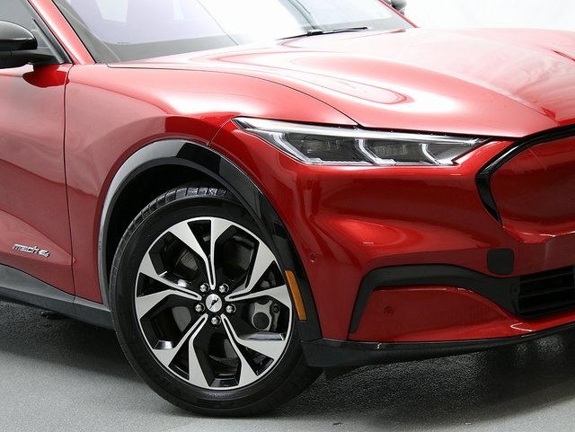 2021 Ford Mustang Mach-E Premium photo 3