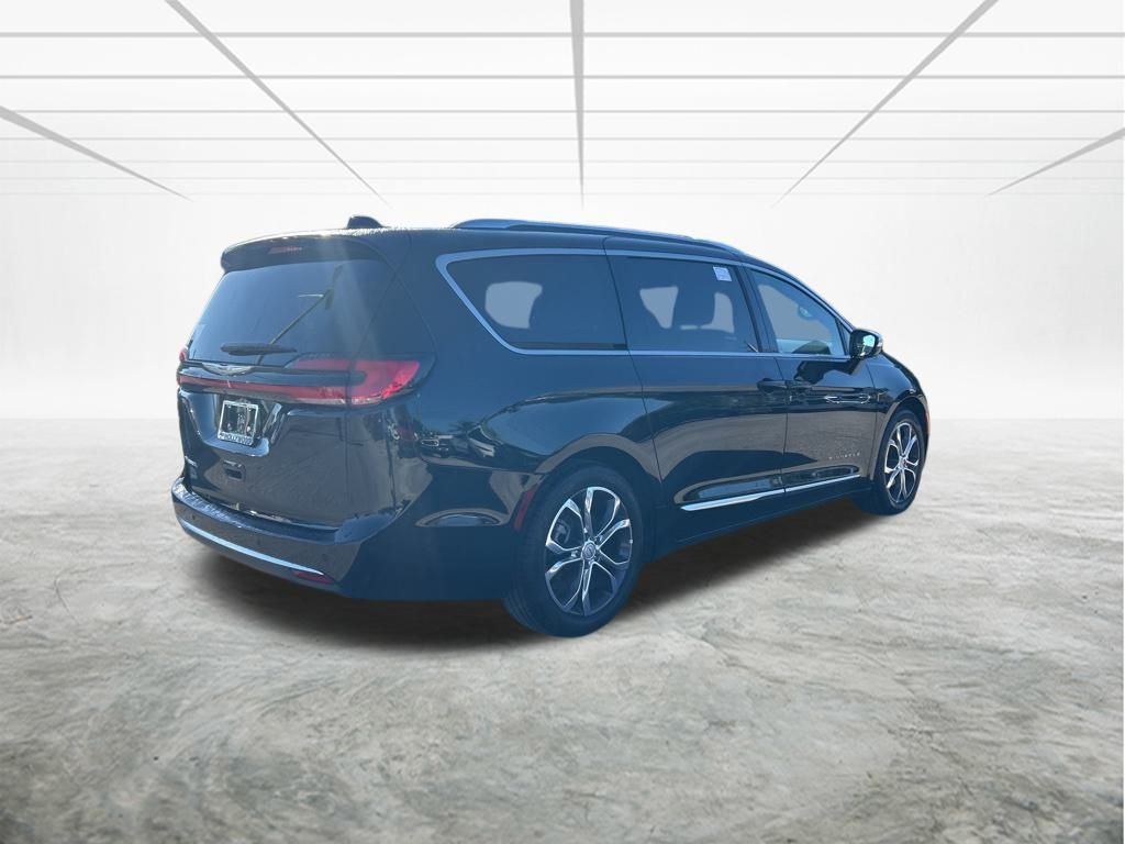 2026 Chrysler Pacifica Pinnacle photo 3