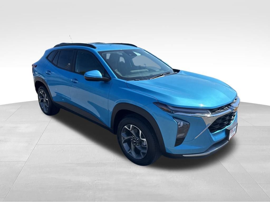 2025 Chevrolet Trax LT photo 7