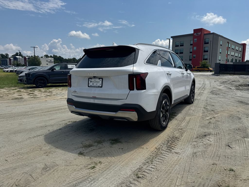 2025 Kia Sorento S photo 3
