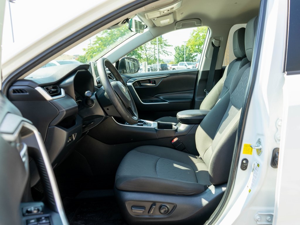 2023 Toyota RAV4 Hybrid photo 4