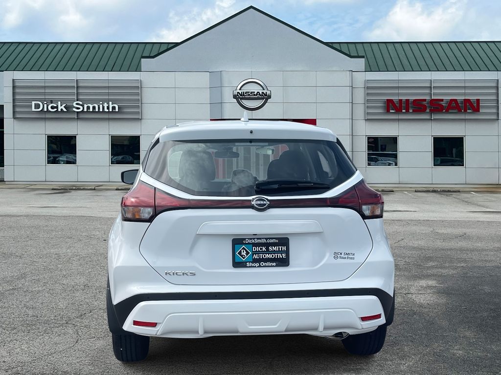2025 Nissan Kicks Play S photo 3