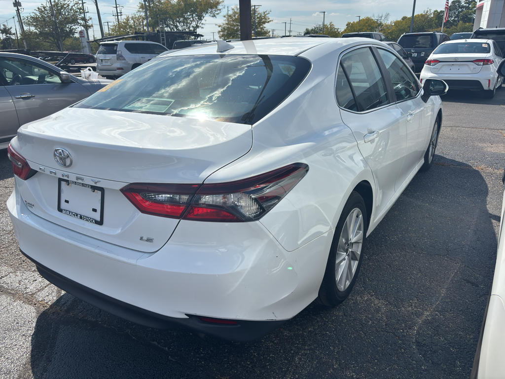 2022 Toyota Camry LE photo 5