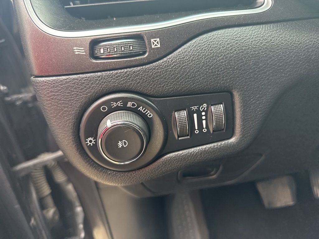 2020 Jeep Cherokee Trailhawk photo 9