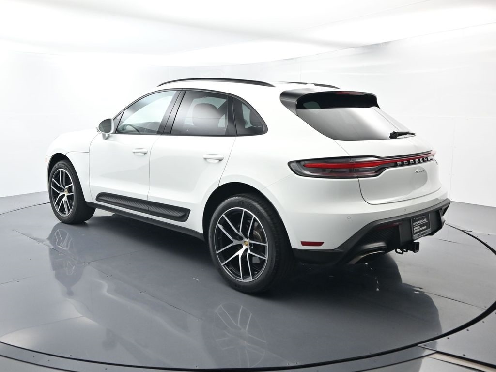 2025 Porsche Macan Base photo 2