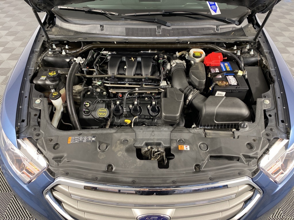 2018 Ford Taurus SEL photo 2