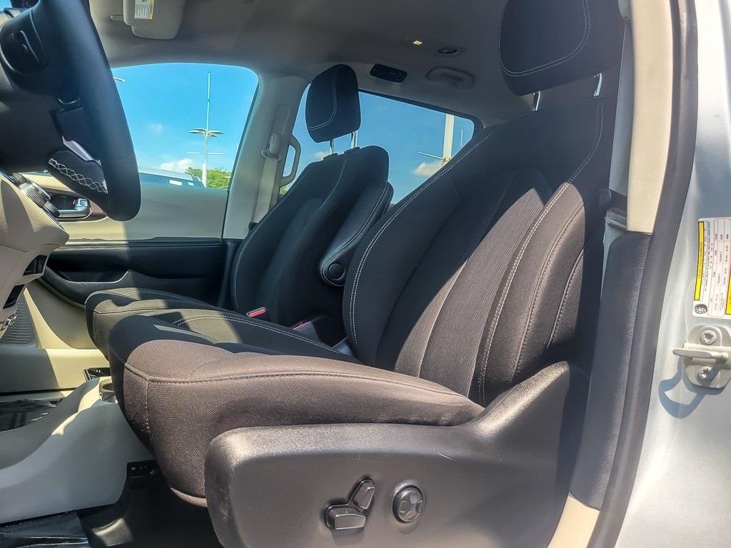 2023 Chrysler Voyager LX photo 6