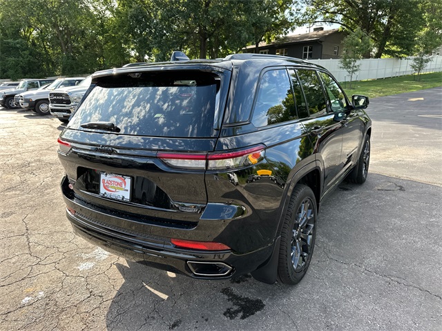 2025 Jeep Grand Cherokee Summit photo 6
