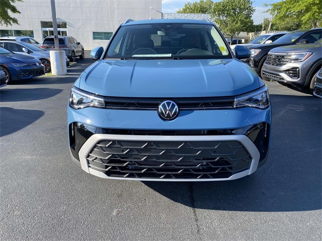 2025 Volkswagen Taos SE photo 2