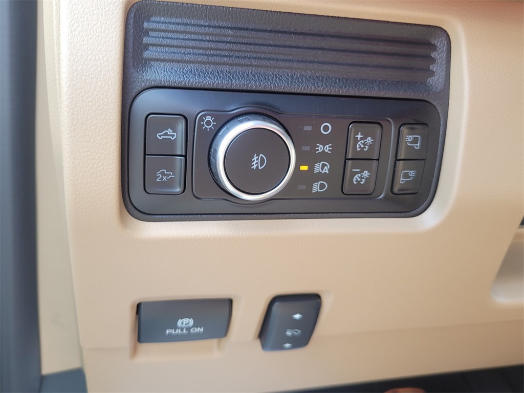 2025 Ford F-250 Lariat photo 28