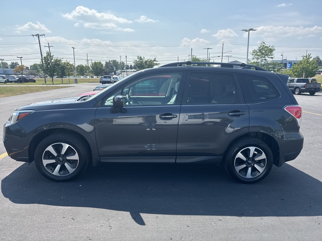 2018 Subaru Forester 2.5i Premium photo 3