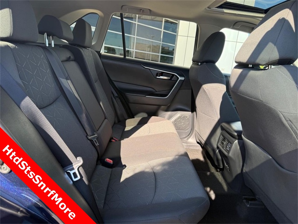 2022 Toyota RAV4 Hybrid XLE photo 12