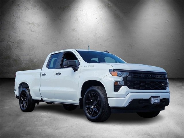 2025 Chevrolet Silverado 1500 Custom photo 3