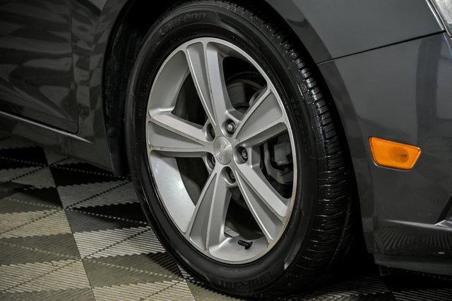 2013 Chevrolet Cruze photo 3