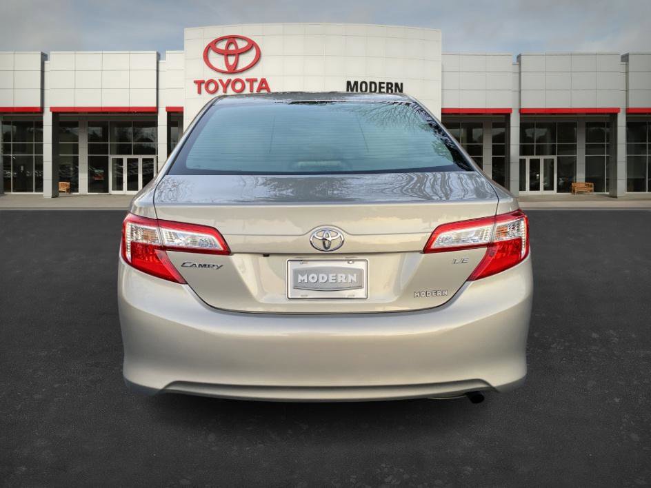 2014 Toyota Camry LE photo 4