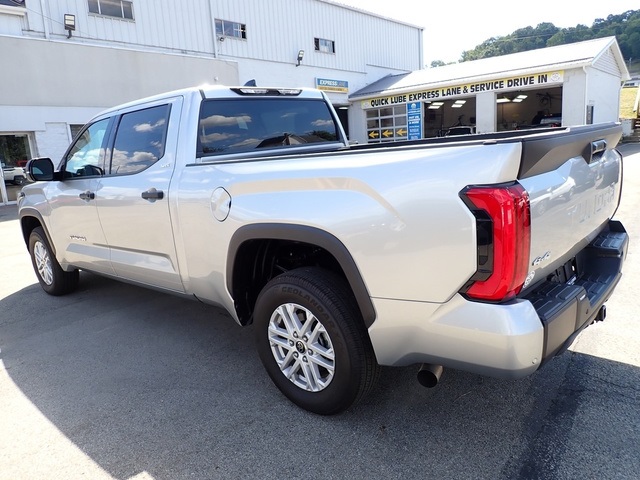 2023 Toyota Tundra SR5 CrewMax photo 3