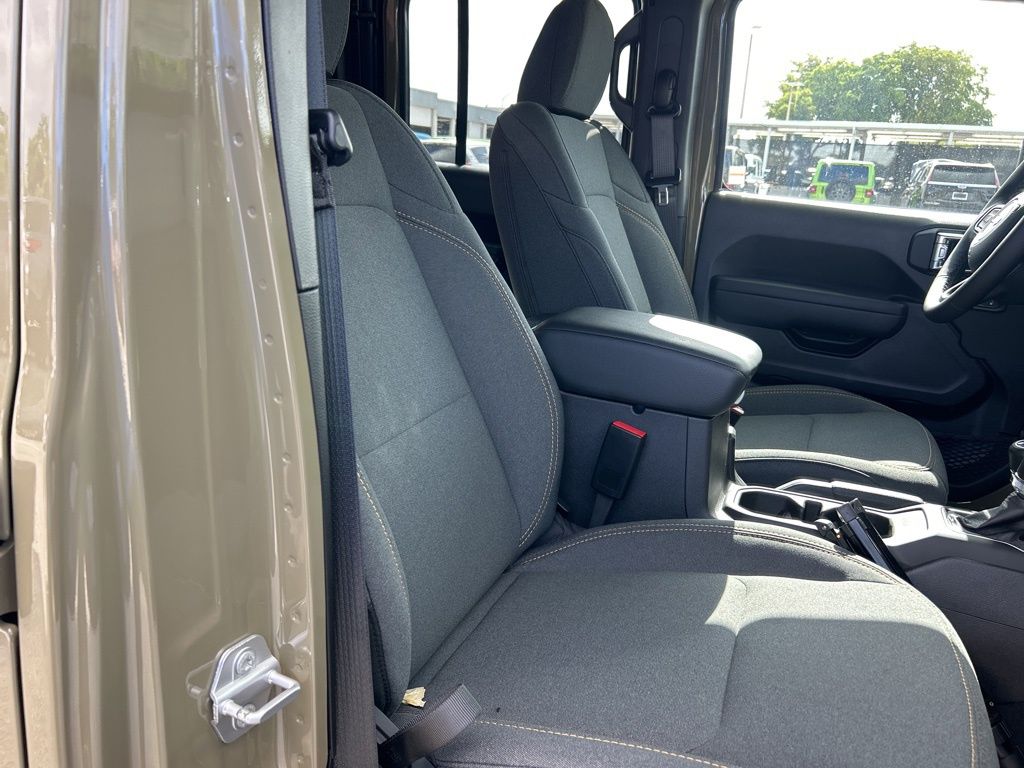 2025 Jeep Gladiator Sport photo 21