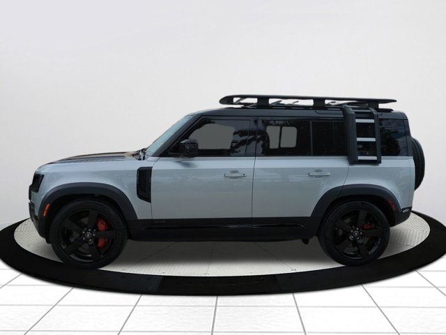 2023 Land Rover Defender 110 photo 5