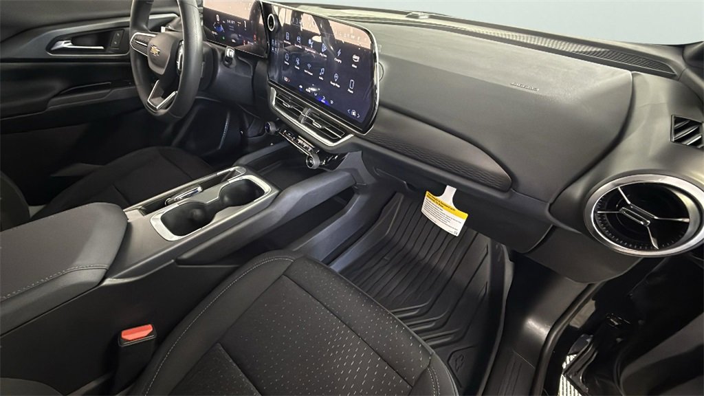 2025 Chevrolet Equinox EV LT photo 30