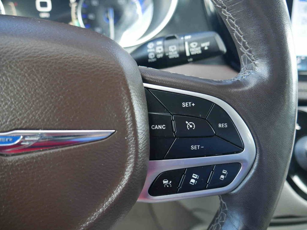 2021 Chrysler Pacifica Touring L photo 33