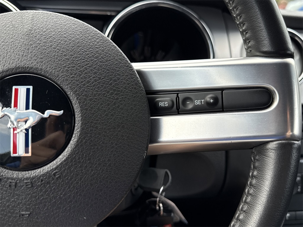 2005 Ford Mustang V6 Premium photo 19