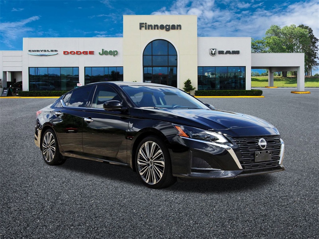 2024 Nissan Altima SL's photo