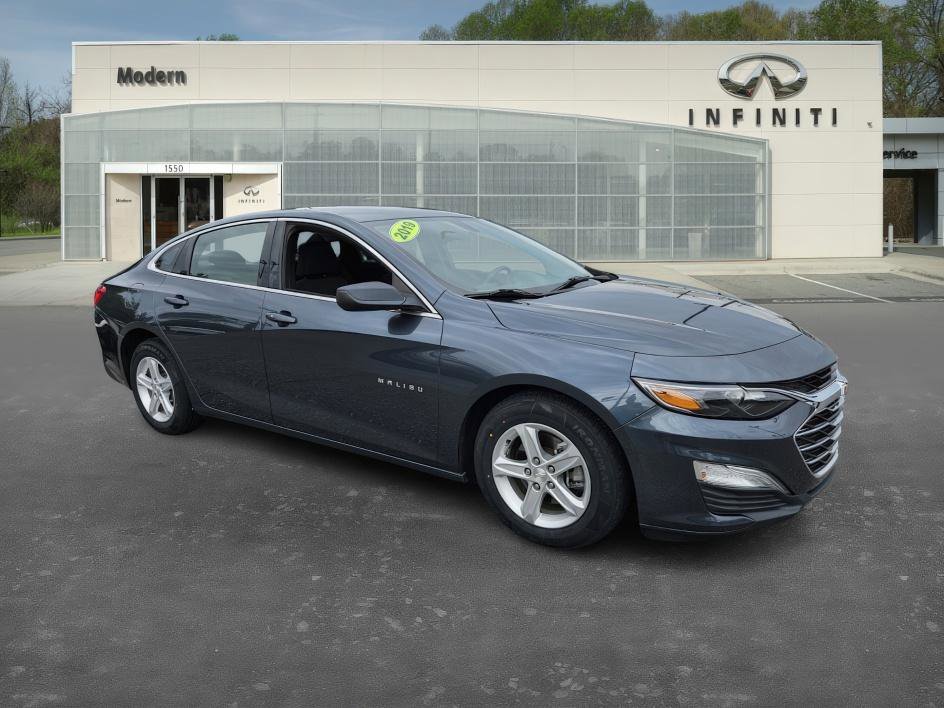 2019 Chevrolet Malibu LS photo 2