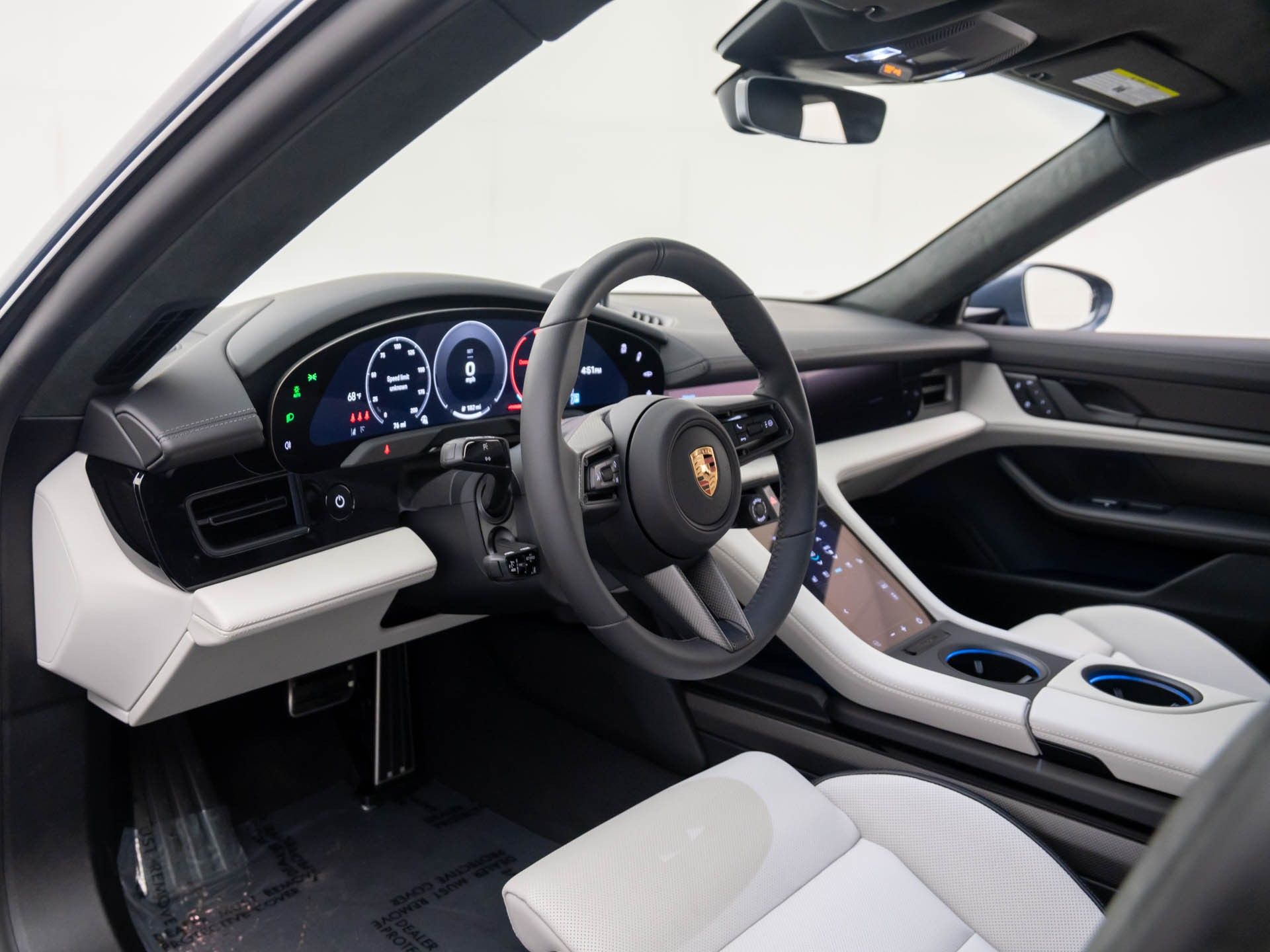 2025 Porsche Taycan GTS photo 4