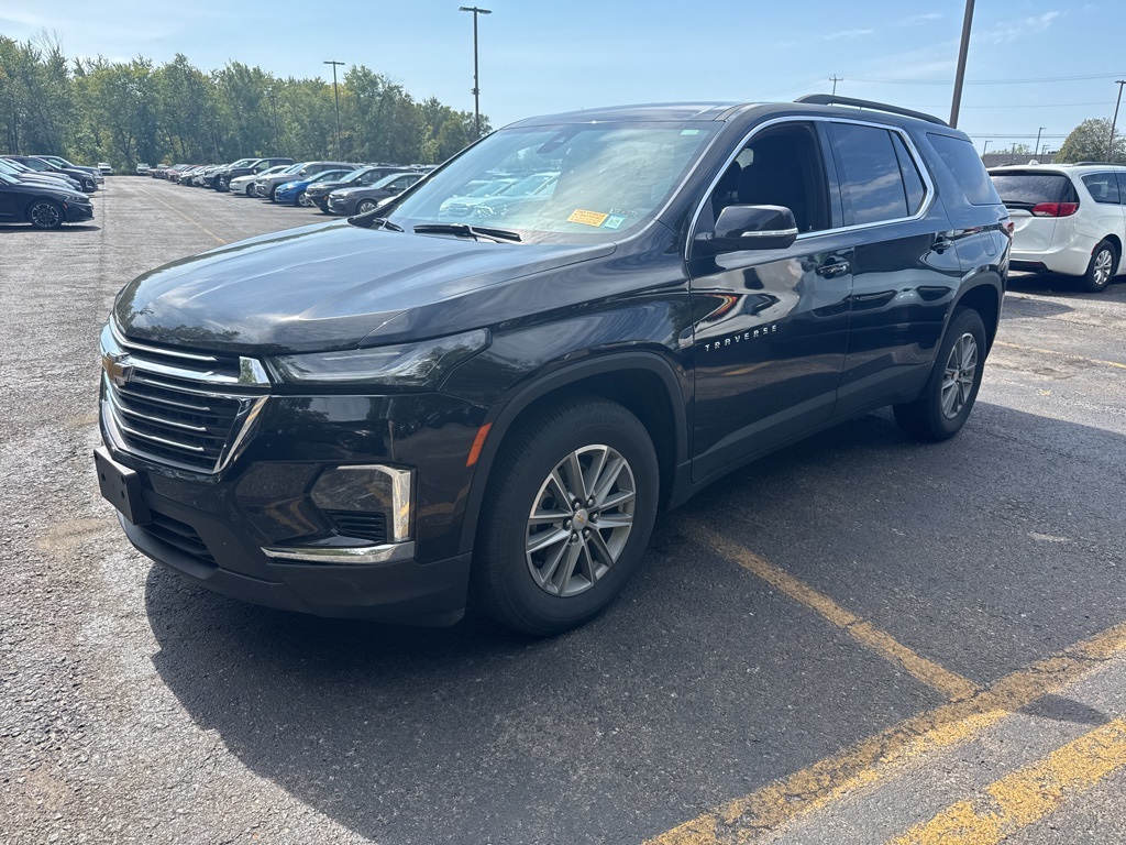 2023 Chevrolet Traverse Leather photo 2
