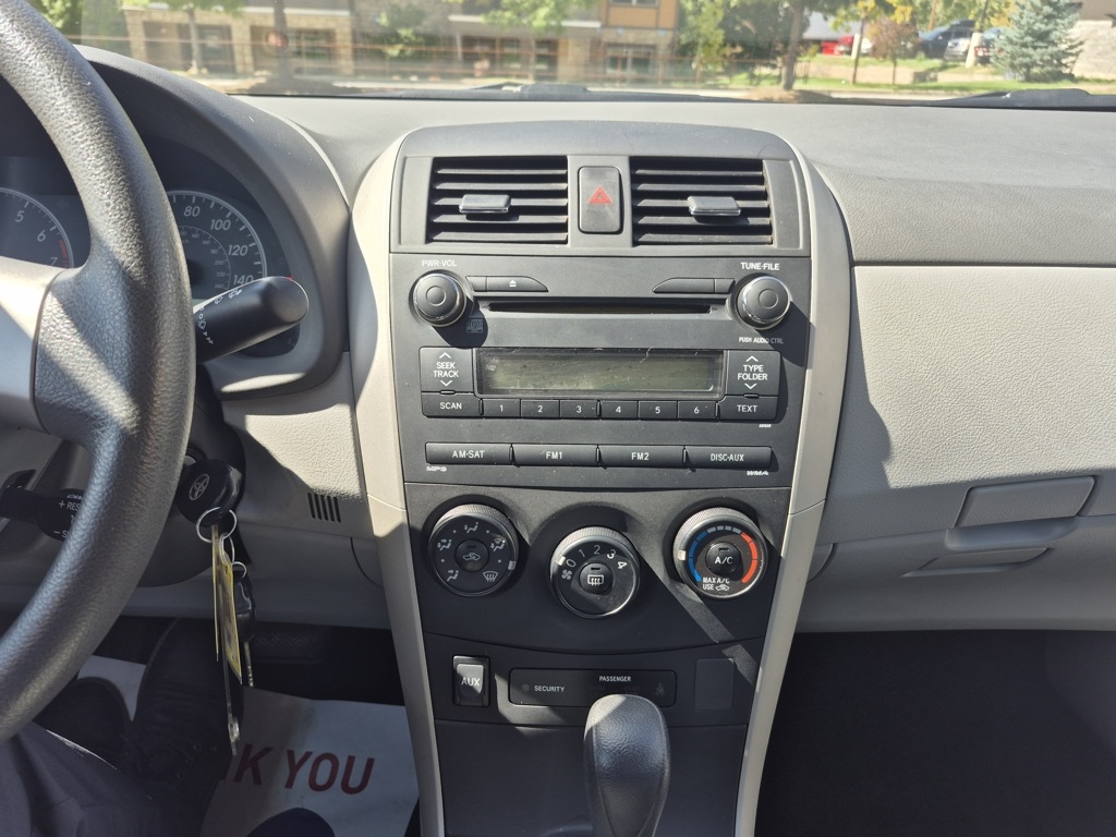 2010 Toyota Corolla LE photo 20