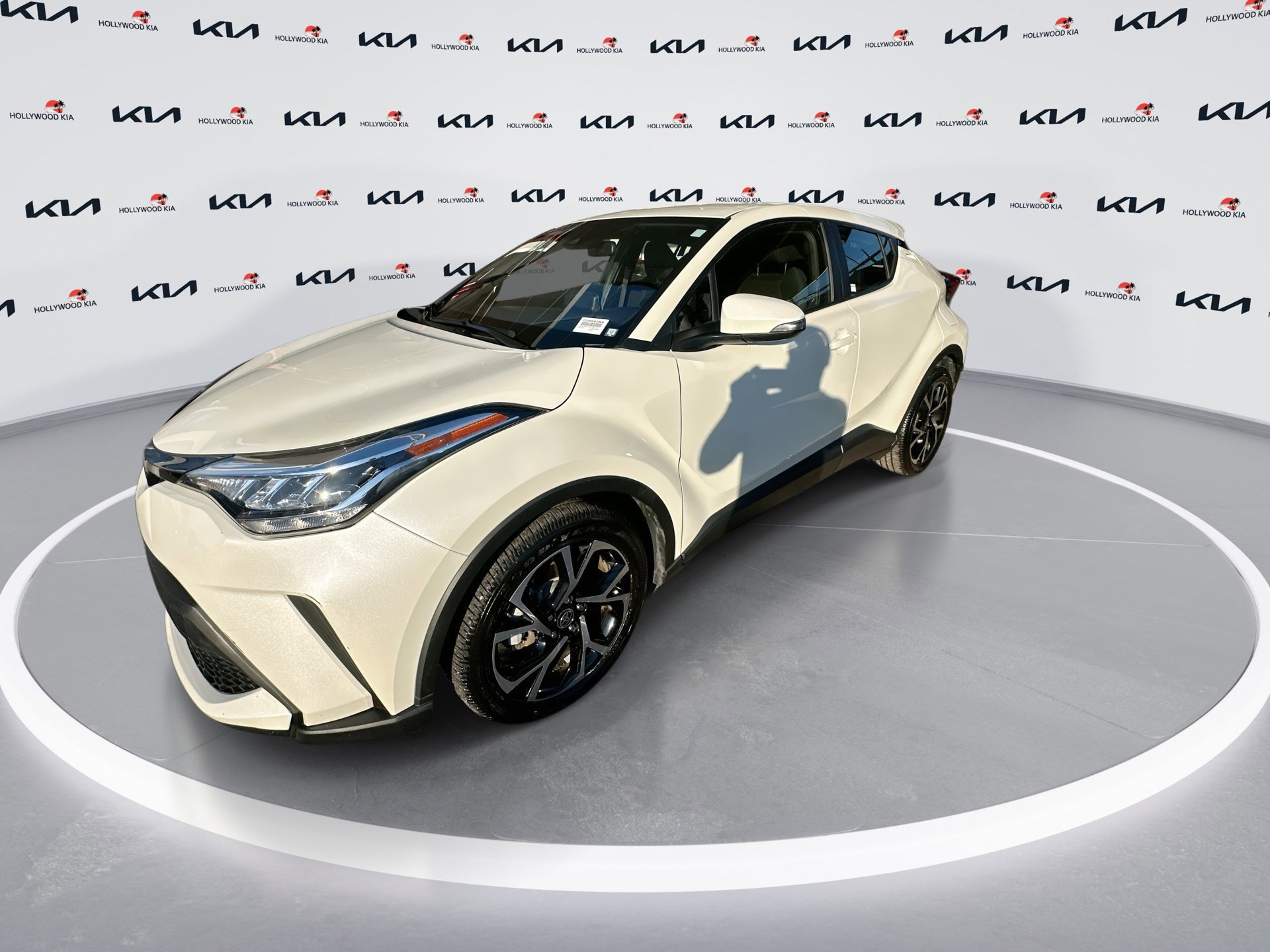 2021 Toyota C-HR XLE photo 4