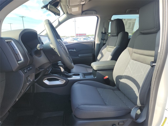 2025 Nissan Frontier Crew Cab SV photo 6