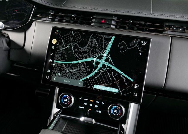 2023 Land Rover Range Rover SE photo 13