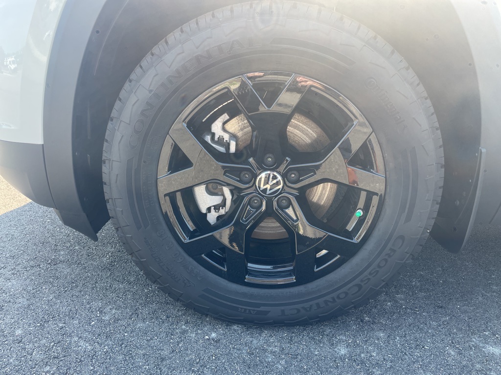 2025 Volkswagen Atlas Peak Edition SE photo 4