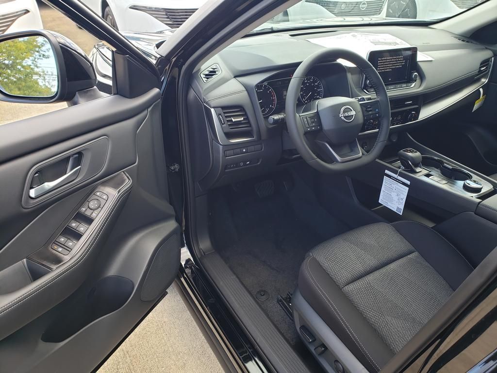 2026 Nissan Rogue SV photo 6