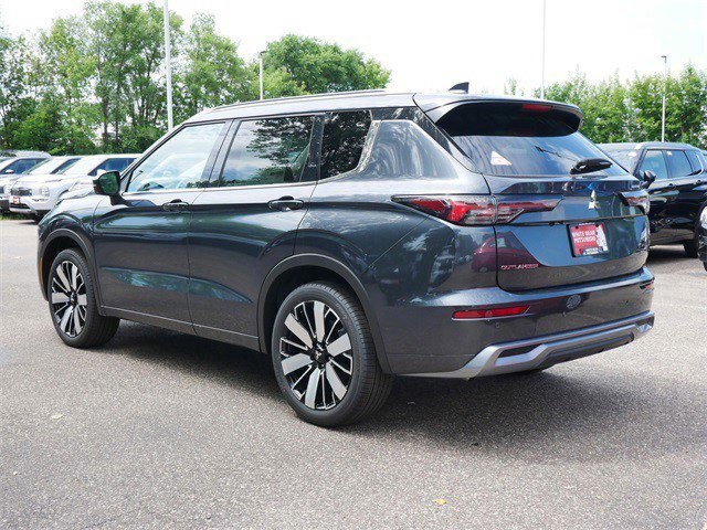 2025 Mitsubishi Outlander SEL photo 2