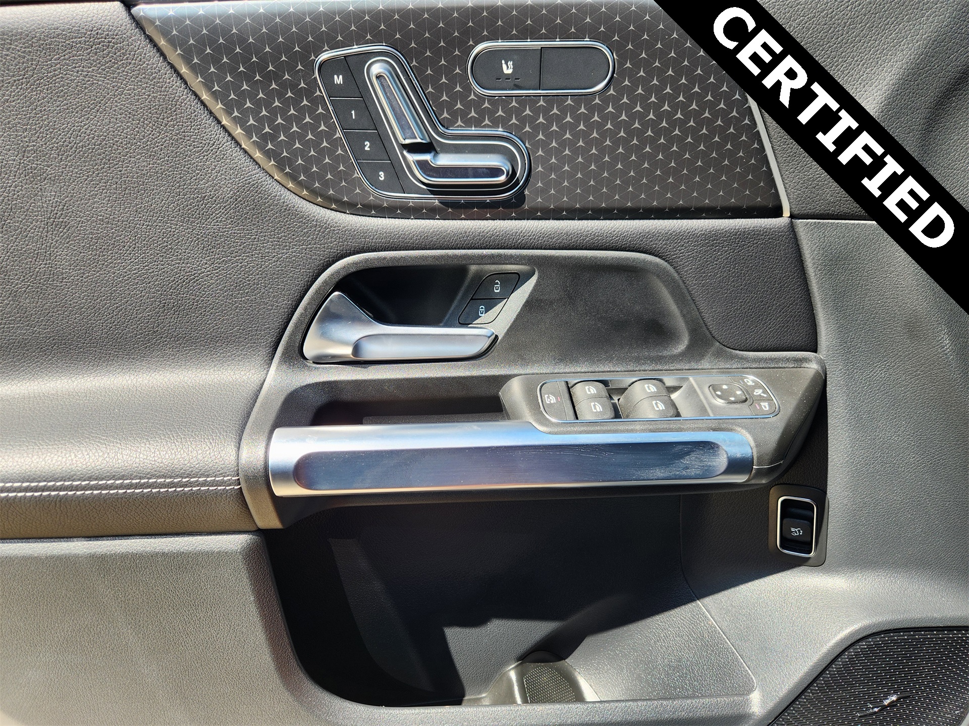 2025 Mercedes Benz GLB 250 photo 20