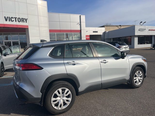 2023 Toyota Corolla Cross L photo 4