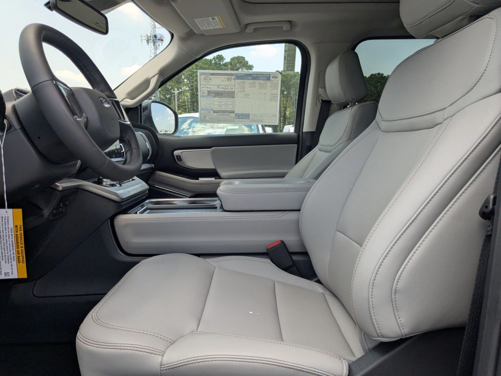 2025 Ford Expedition MAX photo 12