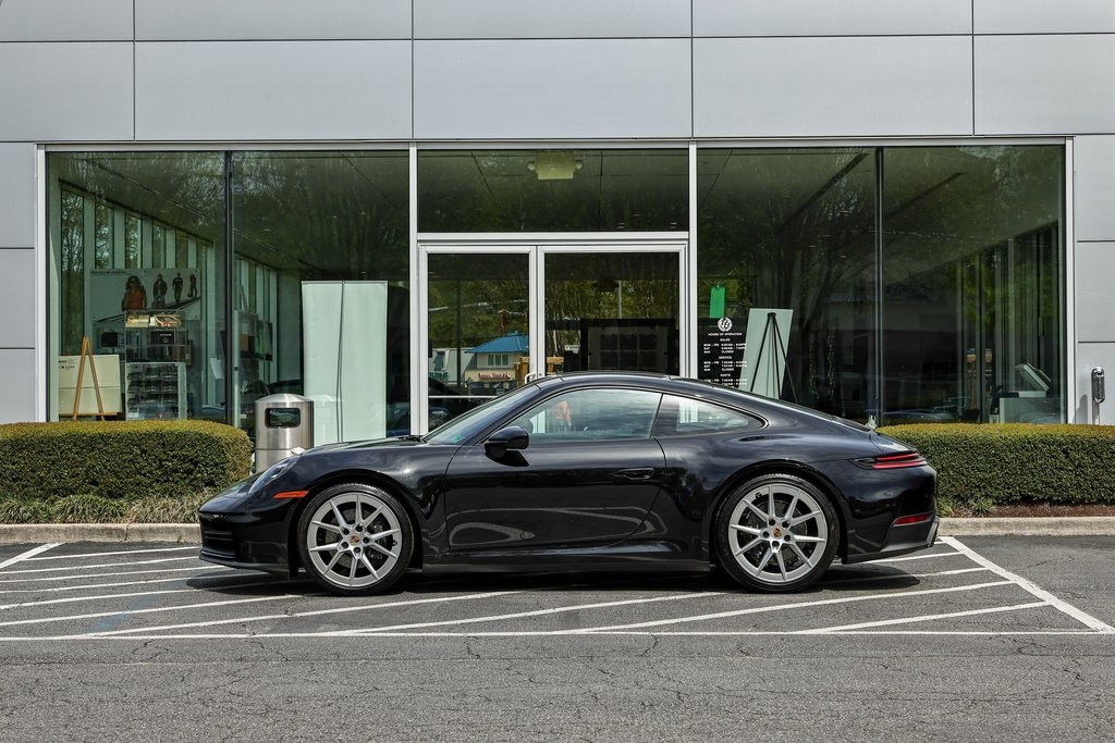 2025 Porsche 911 photo 2