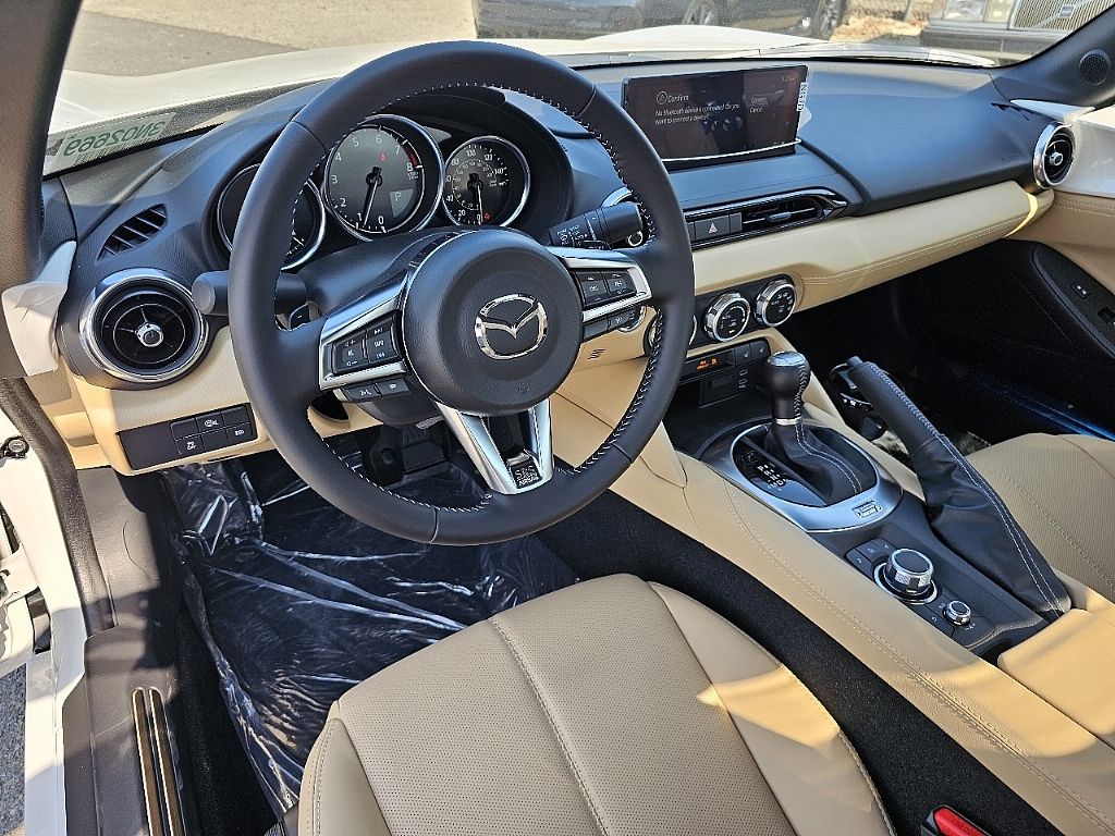 2025 Mazda MX-5 Miata Miata RF Grand Touring photo 19