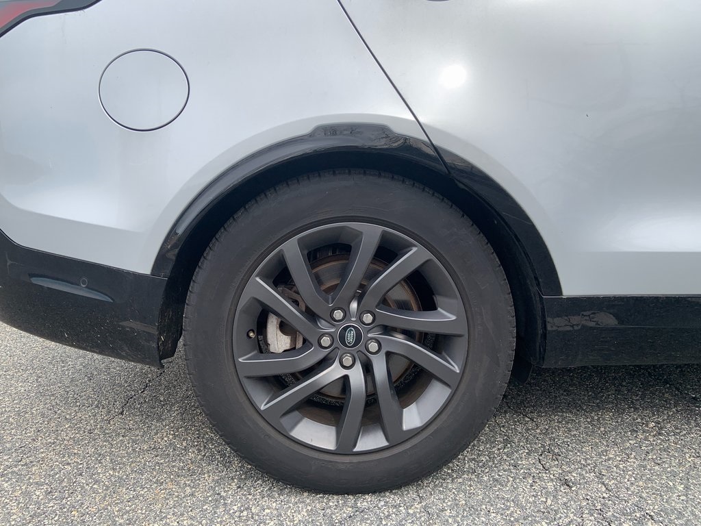 2023 Land Rover Discovery S R-Dynamic photo 12