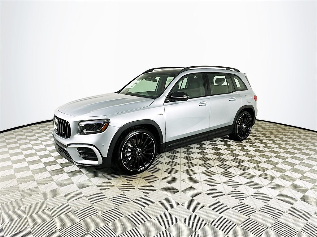2025 Mercedes Benz GLB 35 AMG 4MATIC photo 3